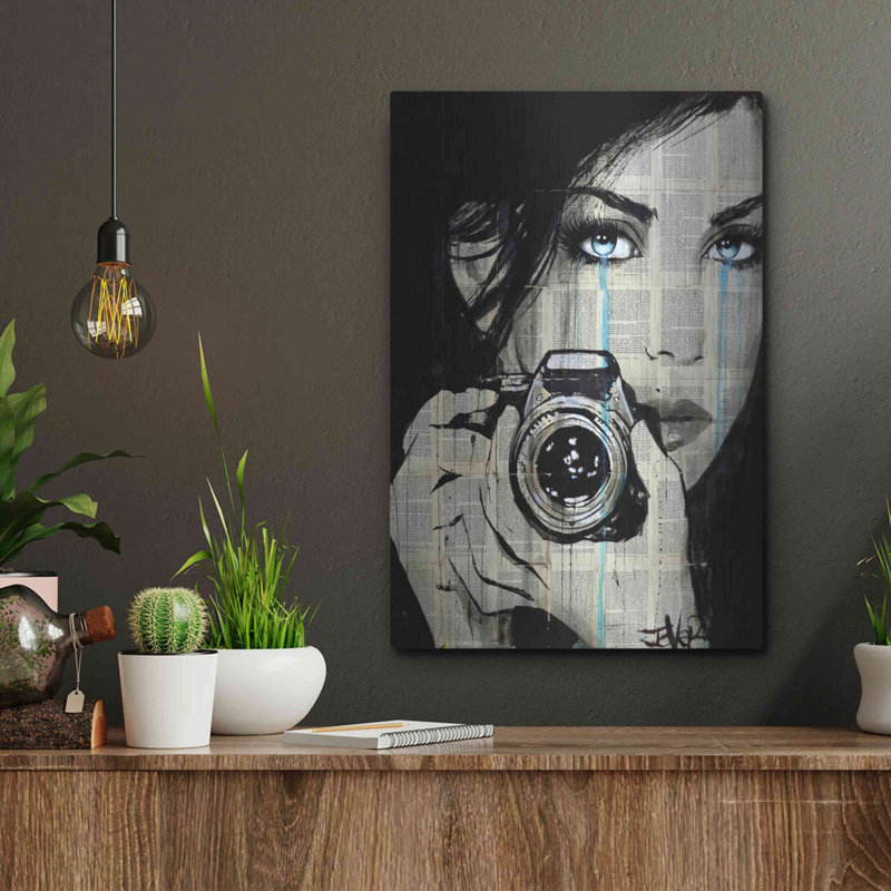 «Caught» par Loui Jover, H 16 po x l 12 po