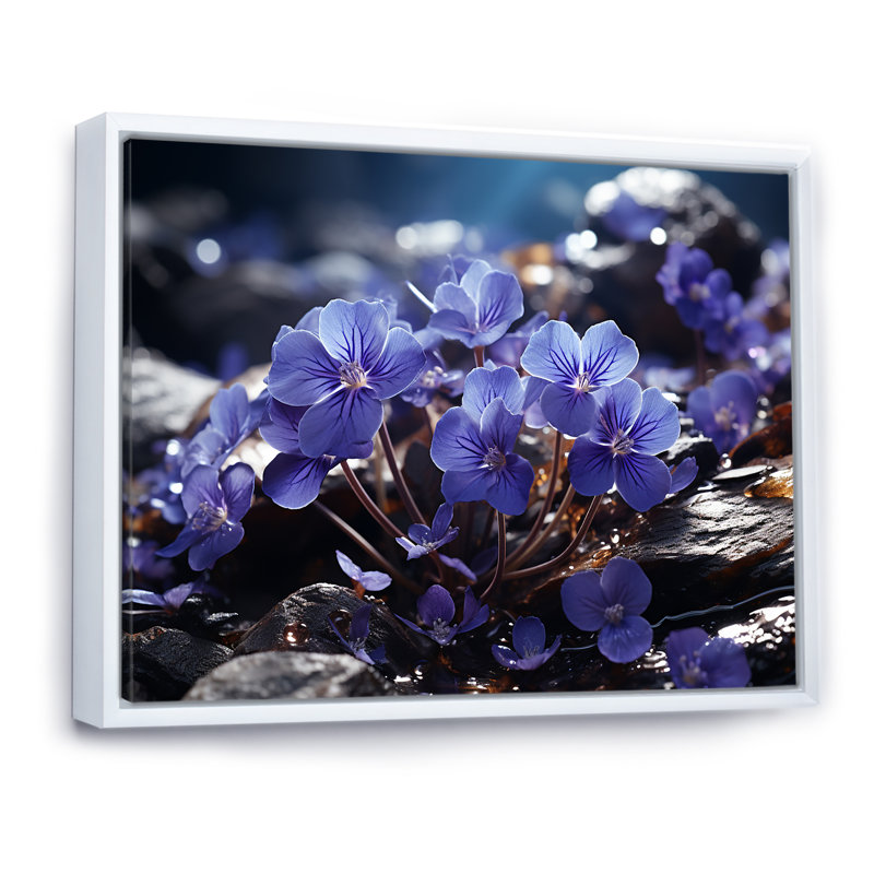«Violets In Amethyst Hues Grow parallèle» sur toile, H 30 po x l 40 po x P 1,5 po, Cadre flottant blanc