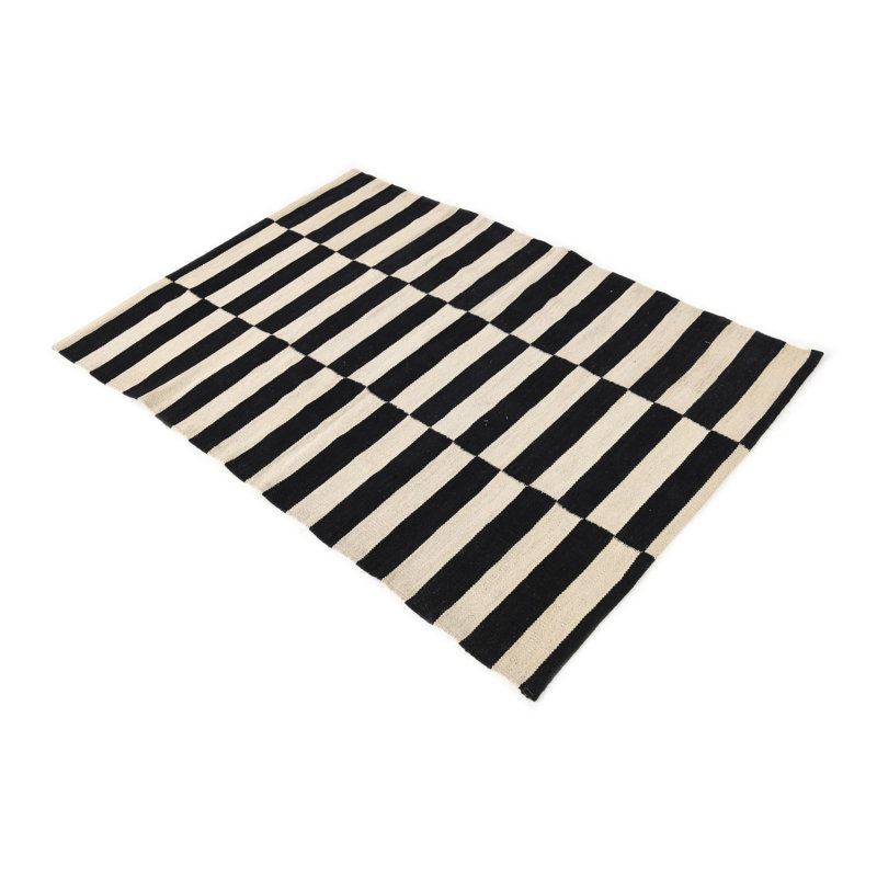 Tapis noir et blanc Ohlson