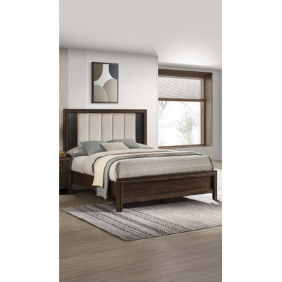 Lit grand format avec finition en bois riche et tête de lit tapissier moelleuse