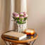 Bouquet de pivoines dans un panier blanc-1526146373-1526146372