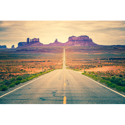 " Road To Monument Valley, USA Landmark "