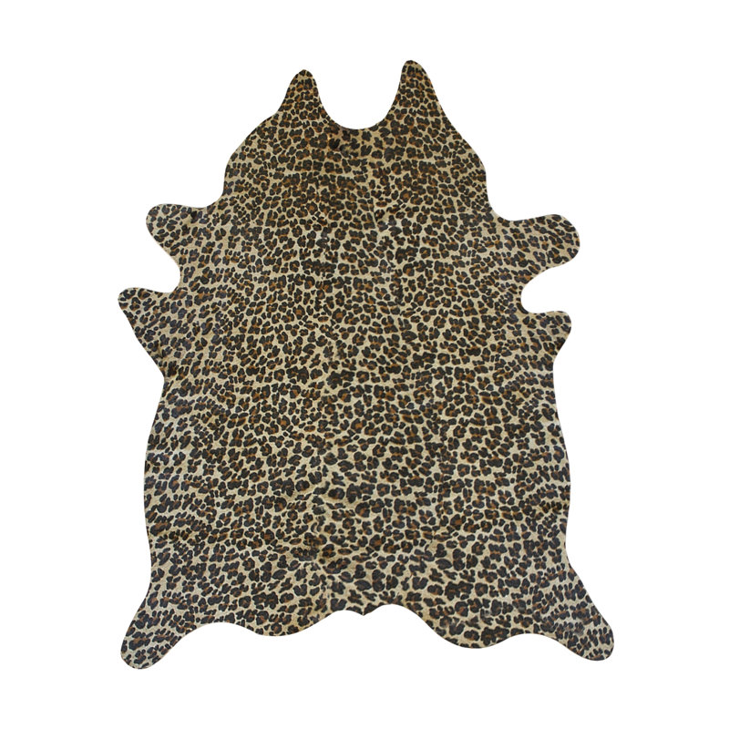 Tapis noir / brun en cuir de vache fabriqué à la main khanna