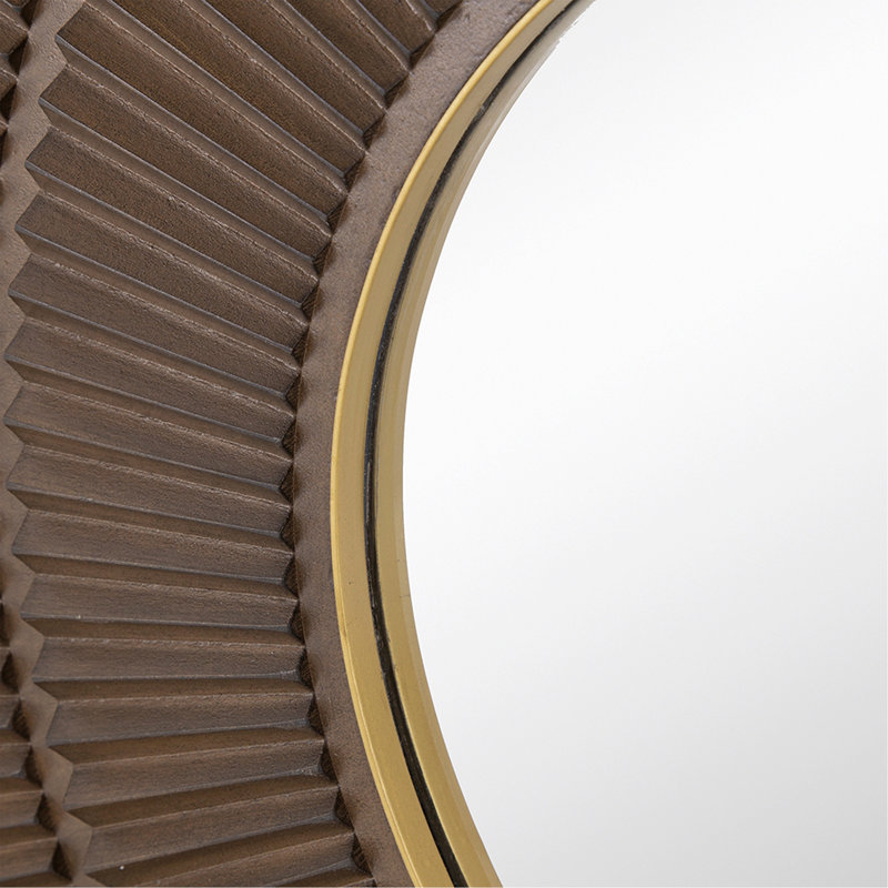 Miroir en bois exquis avec sculpture ornée et superbe cadre doré, idéal pour la décoration intérieure