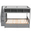 Lit simple superposé au-dessus d'un lit double avec tablette de rangement, escalier gris - offre une solution fonctionnelle et spacieuse avec 2 tablettes de rangement. Idéal pour les petites chambres-126014089