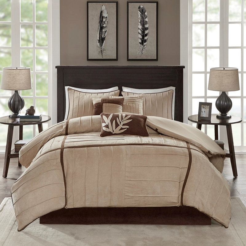 Couette 7 pièces en faux suède beige King - Garnissage et oreillers séduisants - Grandiose et attrayant