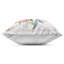 Coussin d'extérieur à imprimé floral romantique, design par Jenny Faw