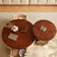 Table de bout ronde de couleur noyer-106275328