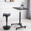 Chaise grise avec rotation à 360 °, siège réglable, forme de selle, balance inclinable pour une hauteur de travail dynamique, équilibre, assise moderne