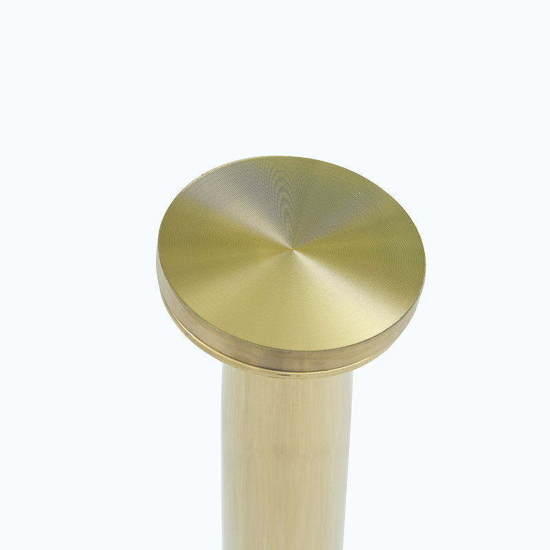 Table de salle à manger moderne en verre minimaliste avec détails en métal doré