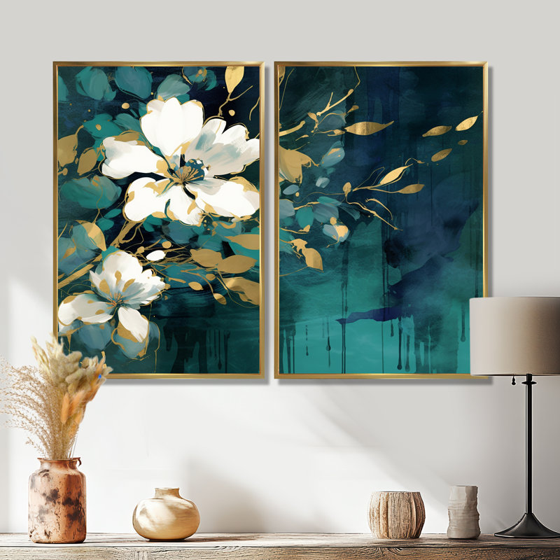 Grandes fleurs blanches bleu sarcelle dans le chaos III - grande décoration florale, 36" H x 48" W, Gold