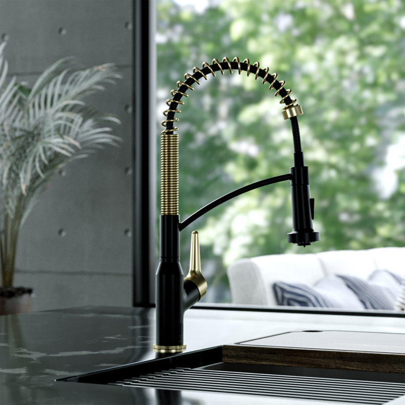 Robinet de cuisine à poignée simple Karran Scottsdale, Matte Black and Brushed Gold