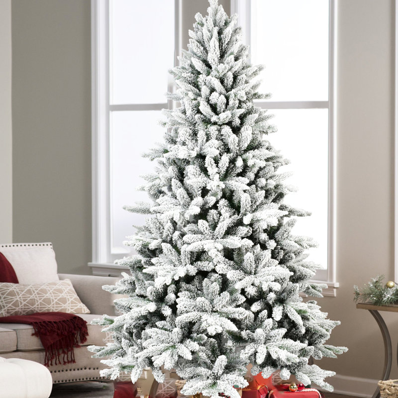 Arbre enneigé de 5 pi avec 768 pointes denses, mélange Pe + réaliste, finition enneigée, branches articulées à installation rapide et base en métal pour décoration de Noël