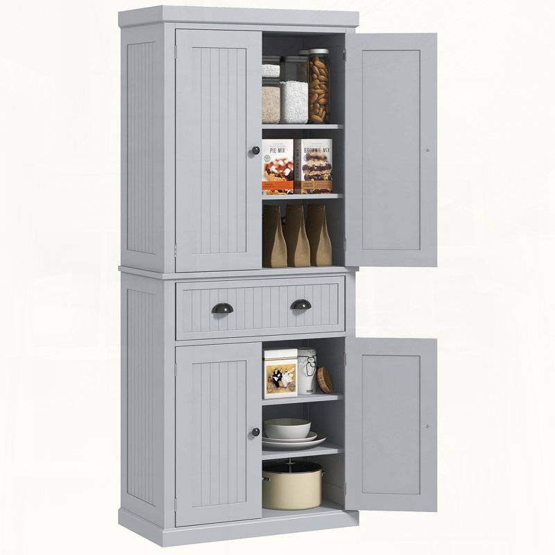 Garde-manger traditionnel avec panneau à lambris et tablettes réglables