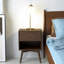 Lampe de table en velours opale blanc avec gradateur intégré
