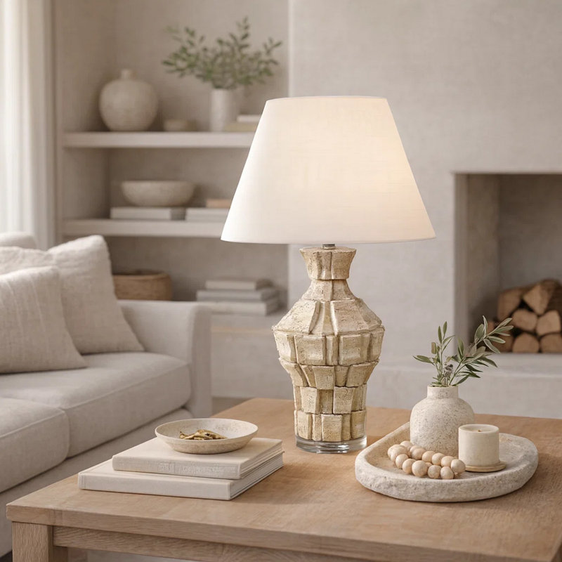 Lampe de table Kerro, résine beige sculptée, acrylique transparent, abat-jour empire ivoire, Beige