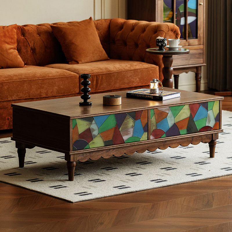 Table basse de style français.