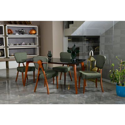 Ensemble repas pour quatre personnes
