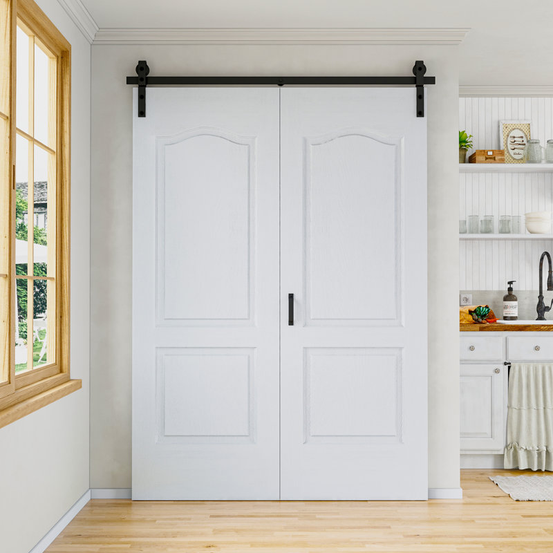 Porte de grange pliante cintrée à 2 panneaux en bois manufacturé blanc, préassemblée, 60 po x 84 po, avec trousse de quincaillerie d'installation (idéale pour les petits placards, garde-manger, buanderie, salle de bain)