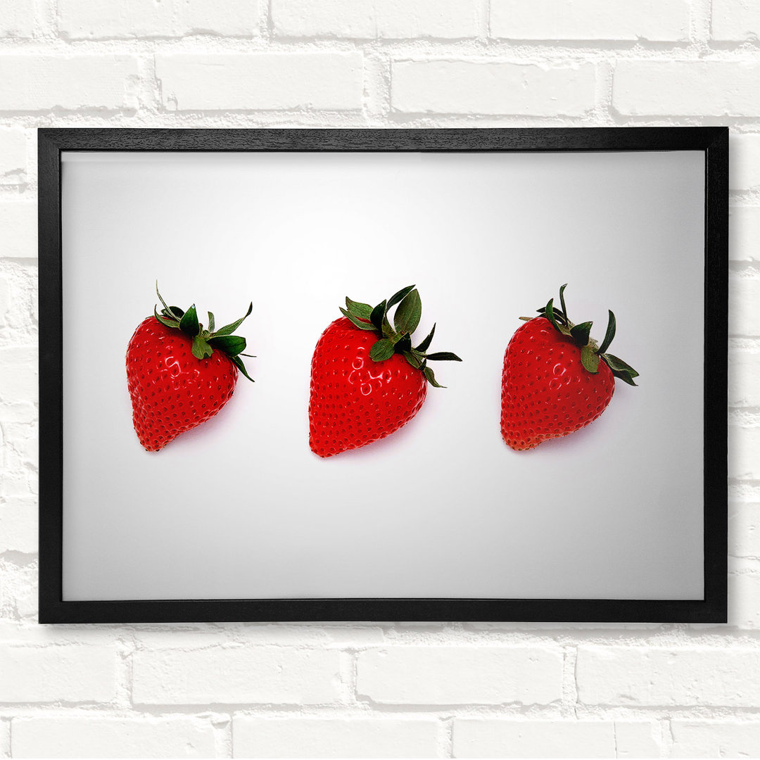 Trio Of Strawberrys - Geschlossener Eckrahmen Kunstdrucke auf Holz