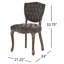 Ensemble de deux chaises capitonnées d'inspiration européenne avec pieds sculptés à la main et revêtement capitonné pour des solutions d'assise polyvalentes.