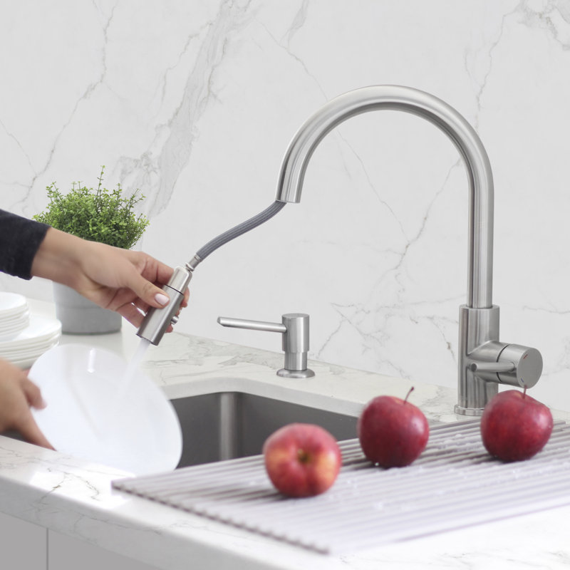 Robinet de cuisine à poignée simple Signature avec distributeur de savon Signature, Acier Inoxydable