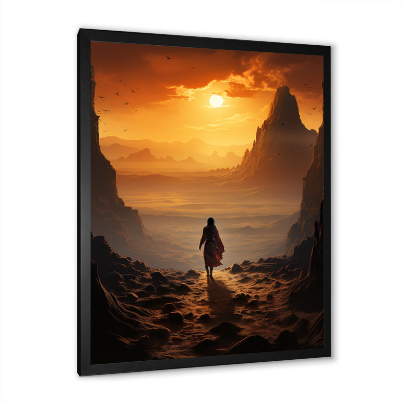 «Lonely Woman marchant dans le désert II», art mural Canyon and Desert, Cadre simple noir, H 20 po x l 12 po x P 1 po