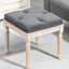 16 po, rembourré en tissu gris, pieds en bois rustique pour le hall d'entrée du salon de la chambre à coucher avec pieds, siège bureau