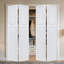 Double 2 panneaux bi-pliables 80 po x 48 po Porte de grange coulissante en bois de noyer blanc avec ensemble de quincaillerie-131129249