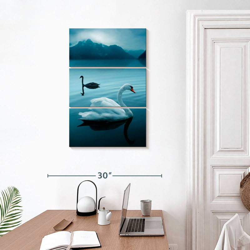 Cygnes dans le lac foncé, H 32 po x l 20 po