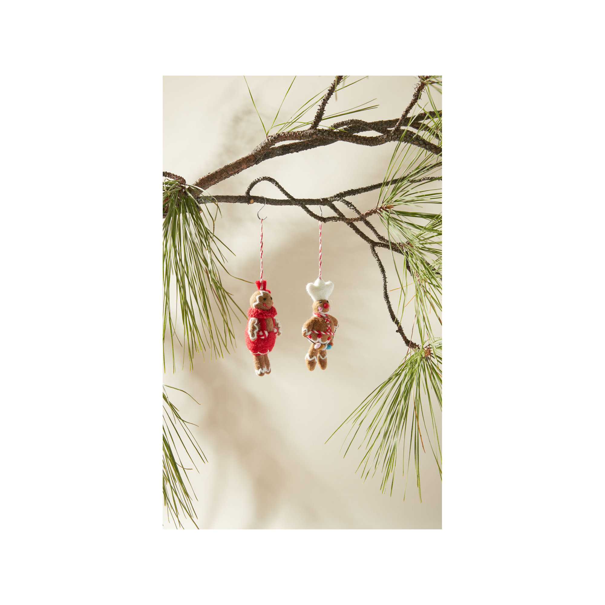 Ornament 2"x 1"x 4", 4" H x 1" W x 2" D