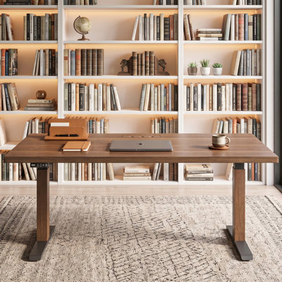 Bureau debout électrique moderne de 70,87 po, bureau de bureau réglable en hauteur en bois massif avec double moteur, 3 préréglages de mémoire et 3 trous de gestion des câbles pour le bureau personnel, assemblage facile