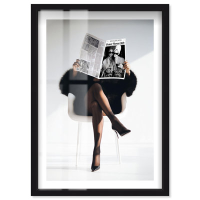 Décoration murale «Socialite News Shadowbox» par Notoriart, cadre noir, 24 x 36
