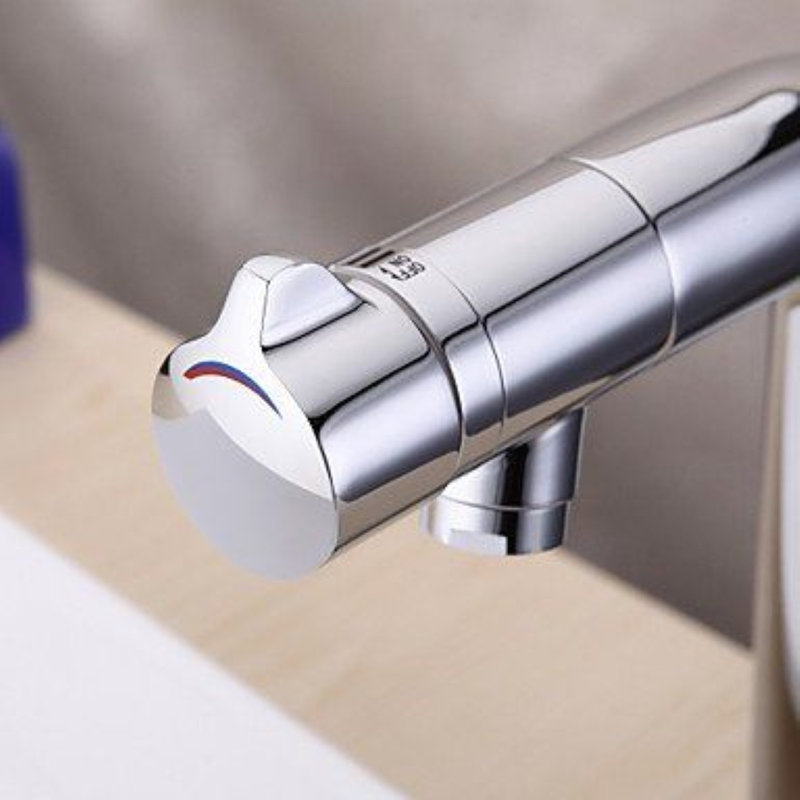 Robinet de lavabo de salle de bain Juno Sophia avec bec rotatif à finition chromée