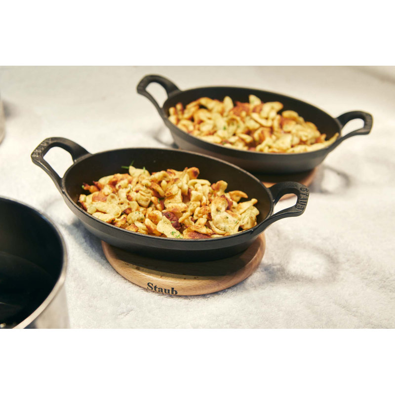 Staub Magnetic Oval Trivet