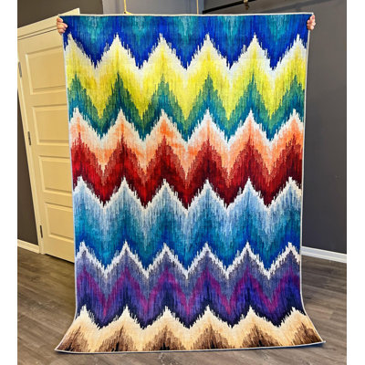 Zigzag-Themed Multi-Colored Design Woven Base Rug