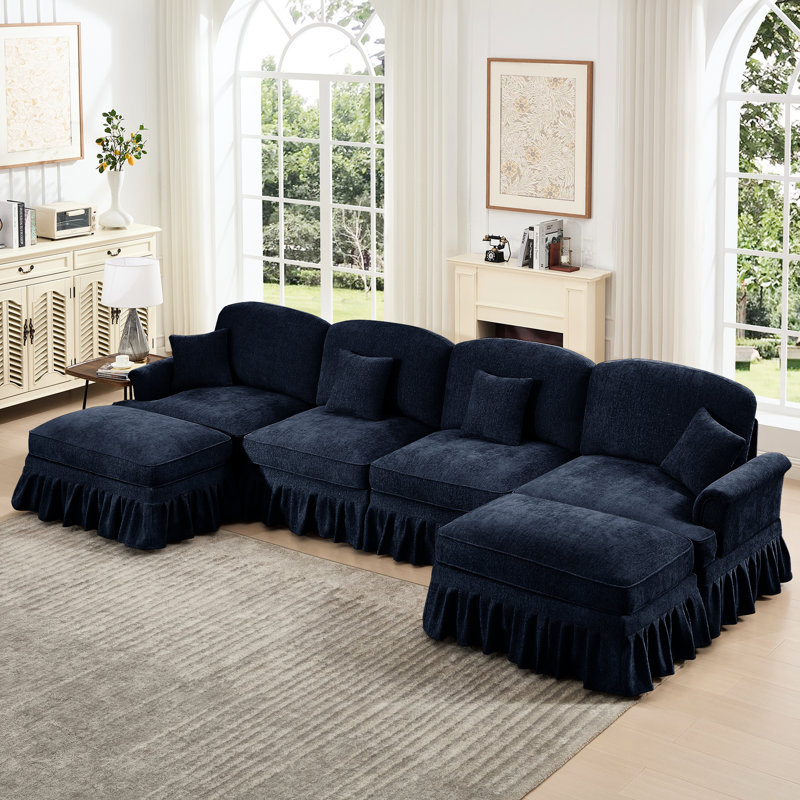Canapé modulaire en chenille bleu à 4 places avec accoudoirs évasés, jupes de plis à volants détachables et pieds fuselés, coussin décoratif doux et confortable avec repose-pieds Cloud