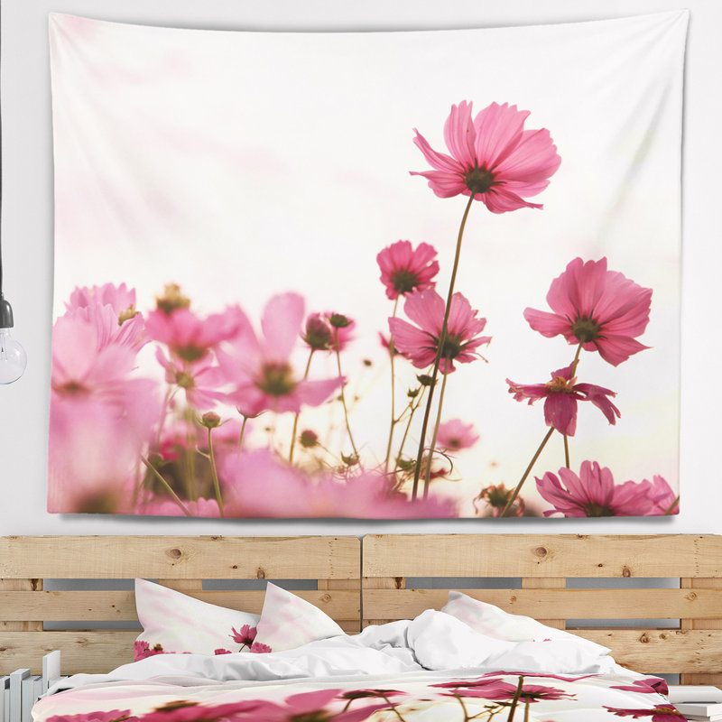 Tapisserie «Cosmos Flowers Meadow» au coucher du soleil, H 32 po x l 39 po