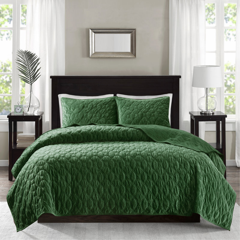 3 Piece Velvet Quilt Set Green Full/Queen, Full/Queen Quilt + 2 Shams, Green