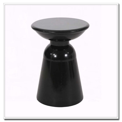 Tables d'appoint d'extérieur en fer avec design évasé