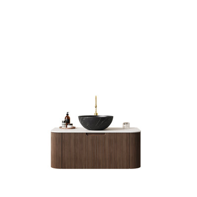 Meuble-lavabo de salle de bain 36 po Dina, armoire de rangement rayée à bords arrondis avec tiroir, cuve en céramique noire et plateau en pierre frittée blanc de Carrare, pré-assemblé, couleur grain de bois noyer foncé