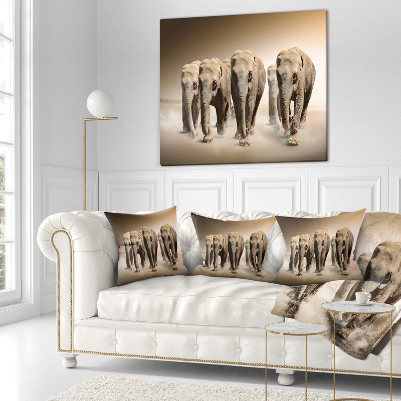 Troupeau de marche d'éléphants - Coussin imprimé animal, 16 po x 1 po, Coussin décoratif