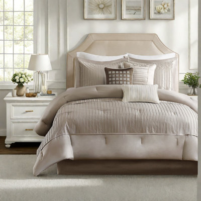 Luxurious 7-piece Polyester Bedding Set, Modern Design