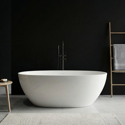 Baignoire autoportante en pierre de résine de 63 po, baignoire autoportante ovale élégante, baignoire à surface solide, blanc mat, certifié Cupc, tuyau de vidange escamotable et trop-plein à conception linéaire minimaliste