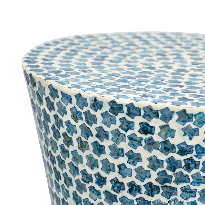 Tabouret d'appoint rond fuselé, table d'appoint incrustée bleue - fonctionnel bohémien