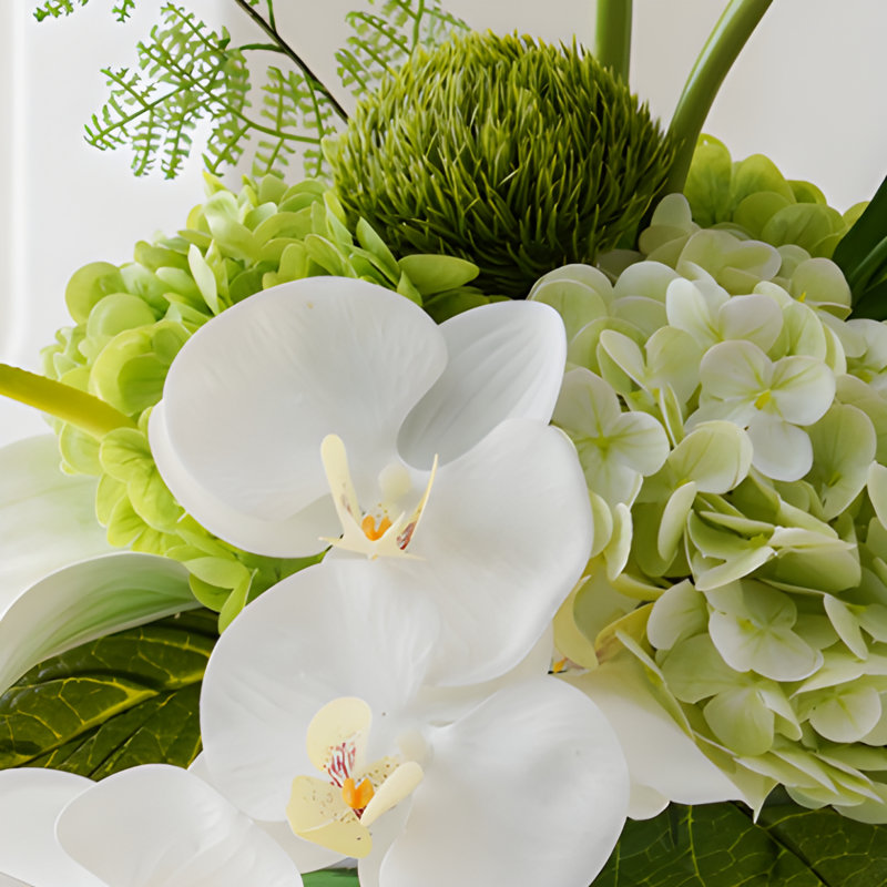 Ornements de fleurs simulées