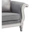 Causeuse Florian en tissu gris et blanc antique avec 3 coussins
