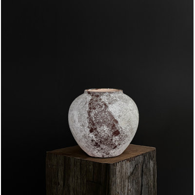 Vase en argile rétro fait à la main