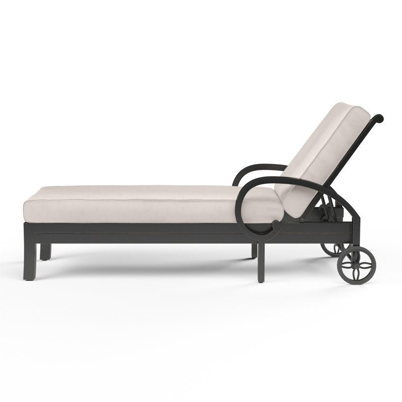Chaise longue simple inclinable avec coussins Sunbrella® de 81 po Monterey, Toile Sunbrella® naturel