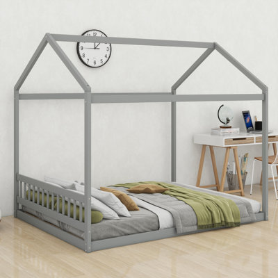 Grand lit en bois avec tête de lit